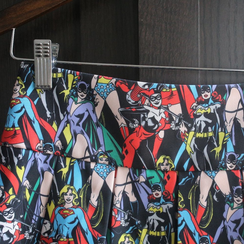 NWT Marvel Living Legends Pleated Mini Skirt. - Picture 4 of 9
